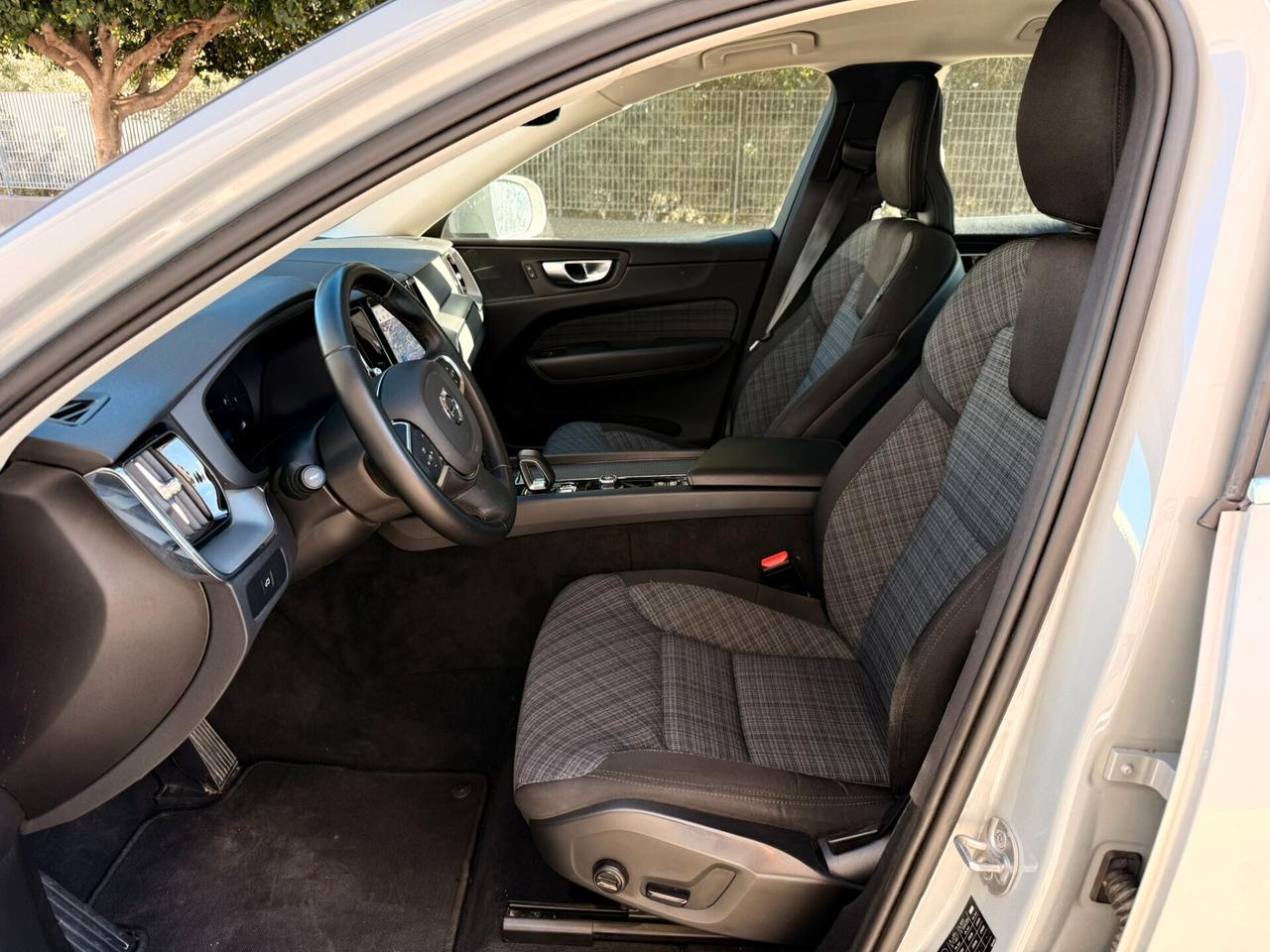 Volvo XC 60 XC60 B4 (d) automatico Core N1