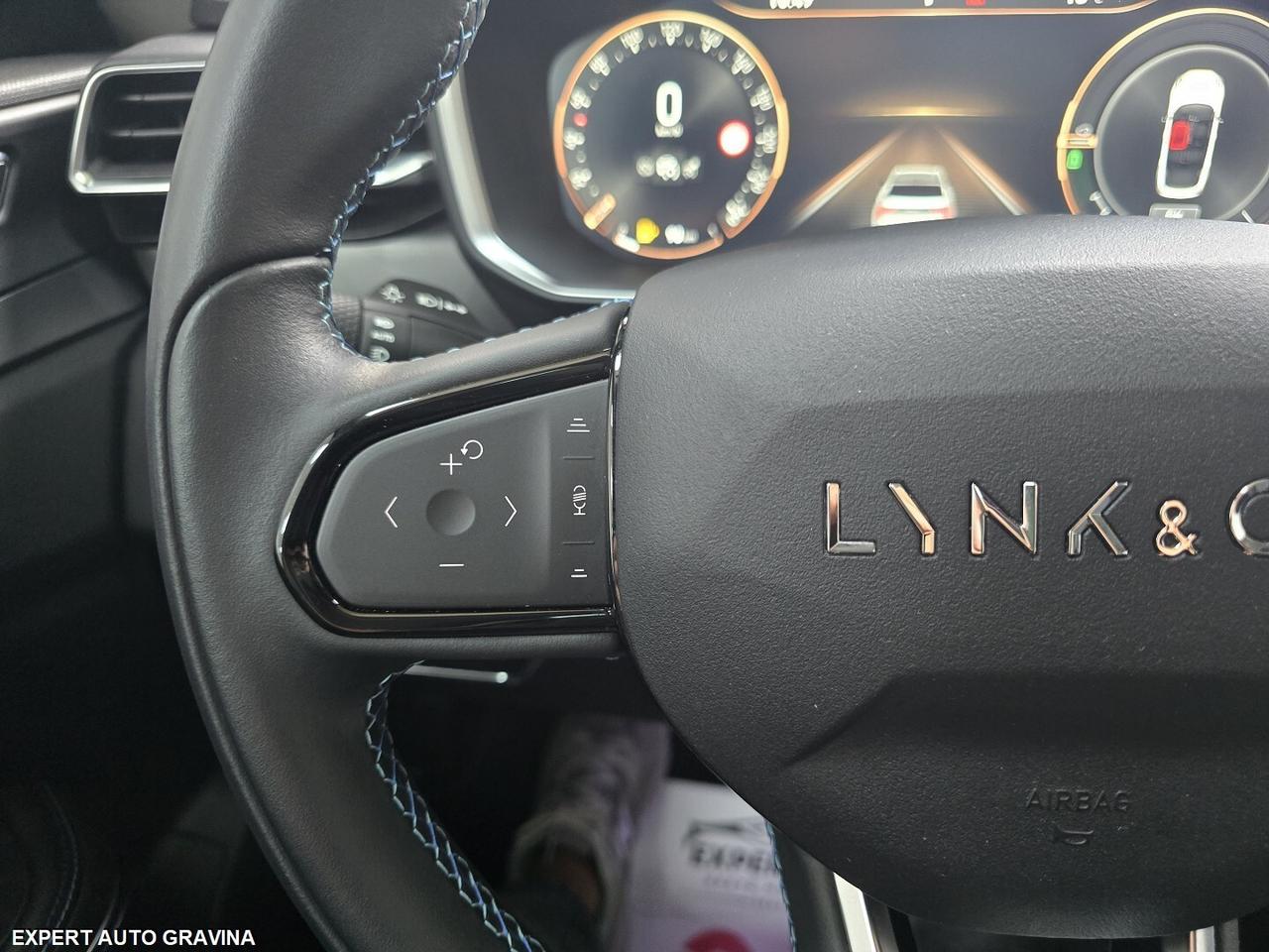 LYNK & CO 01 PLUG-IN **TOTAL BLACK**