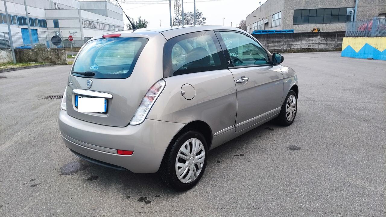 Lancia Ypsilon 1.2 69 CV SOLI 80000km NEOPATENTATI - 2011