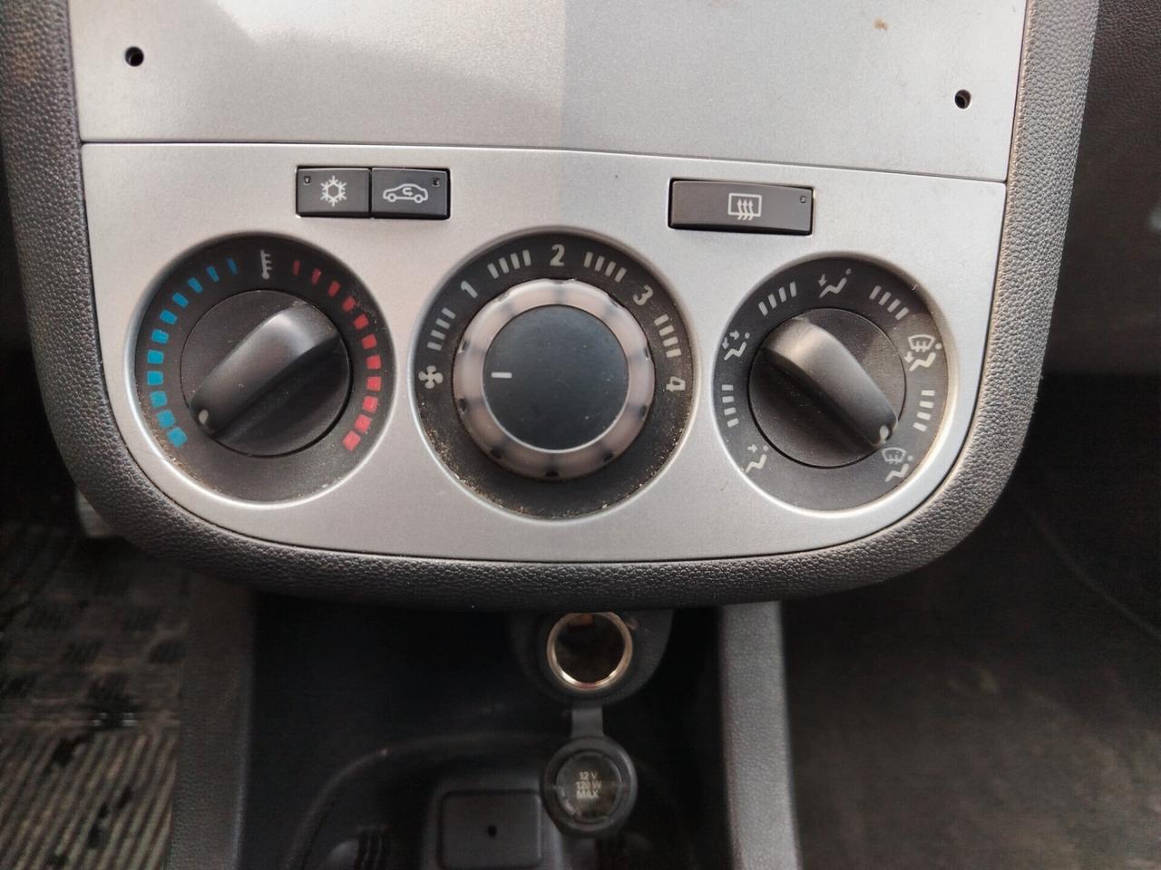 Opel Corsa 1.2 3 porte b-color