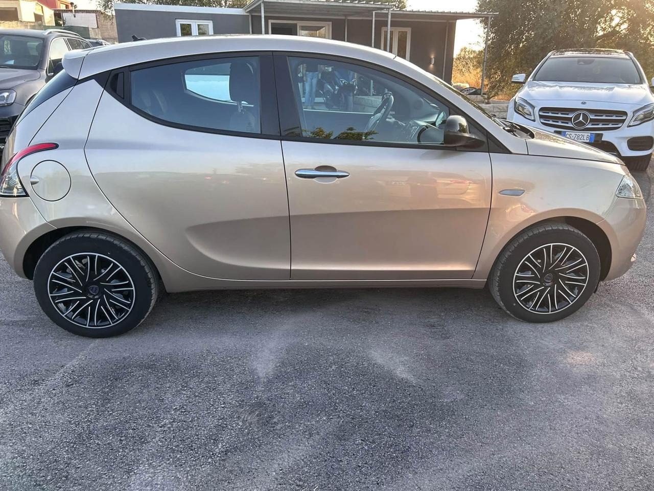 Lancia Ypsilon 1.2 69 CV 5 porte S&S Gold
