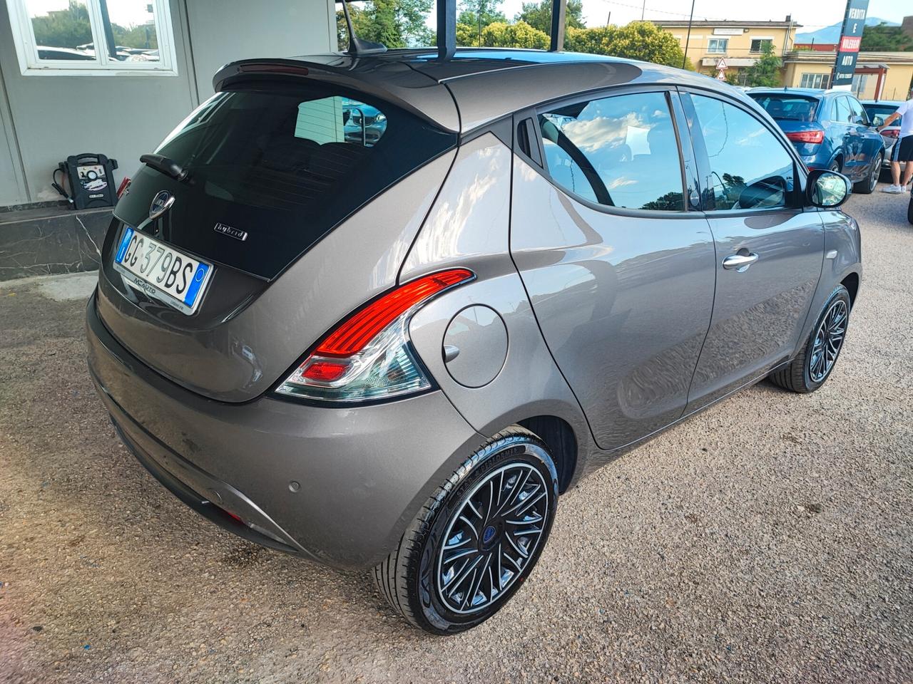 Lancia Ypsilon 1.0 FireFly 5 porte S&S Hybrid Ecochic UnYca