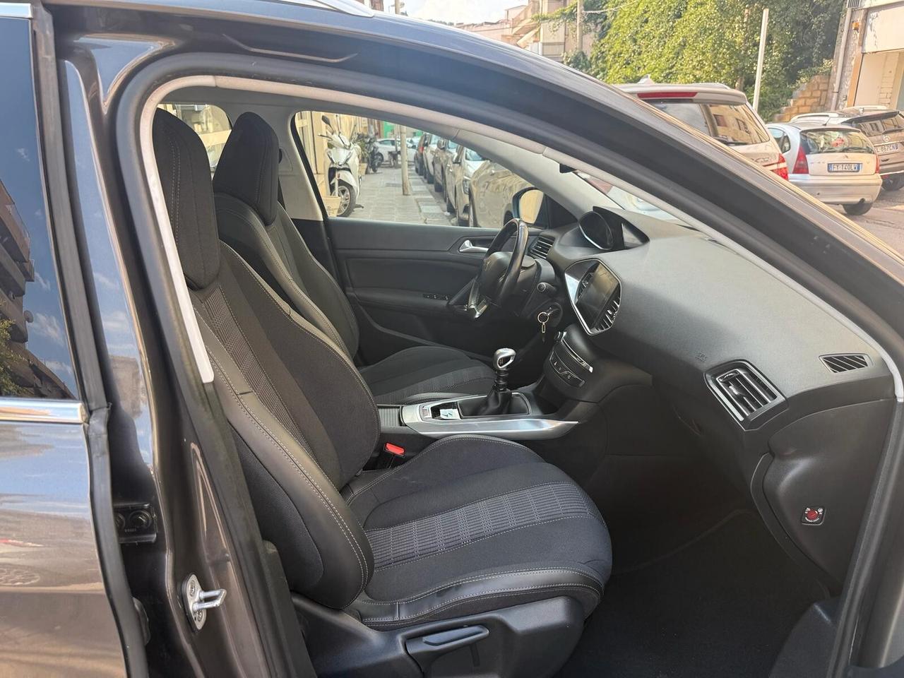 Peugeot 308 BlueHDi 130 S&S SW Allure