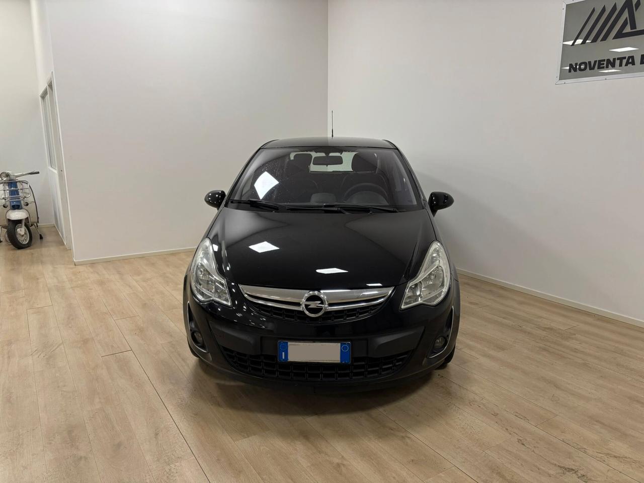 Opel Corsa 1.2 5 porte
