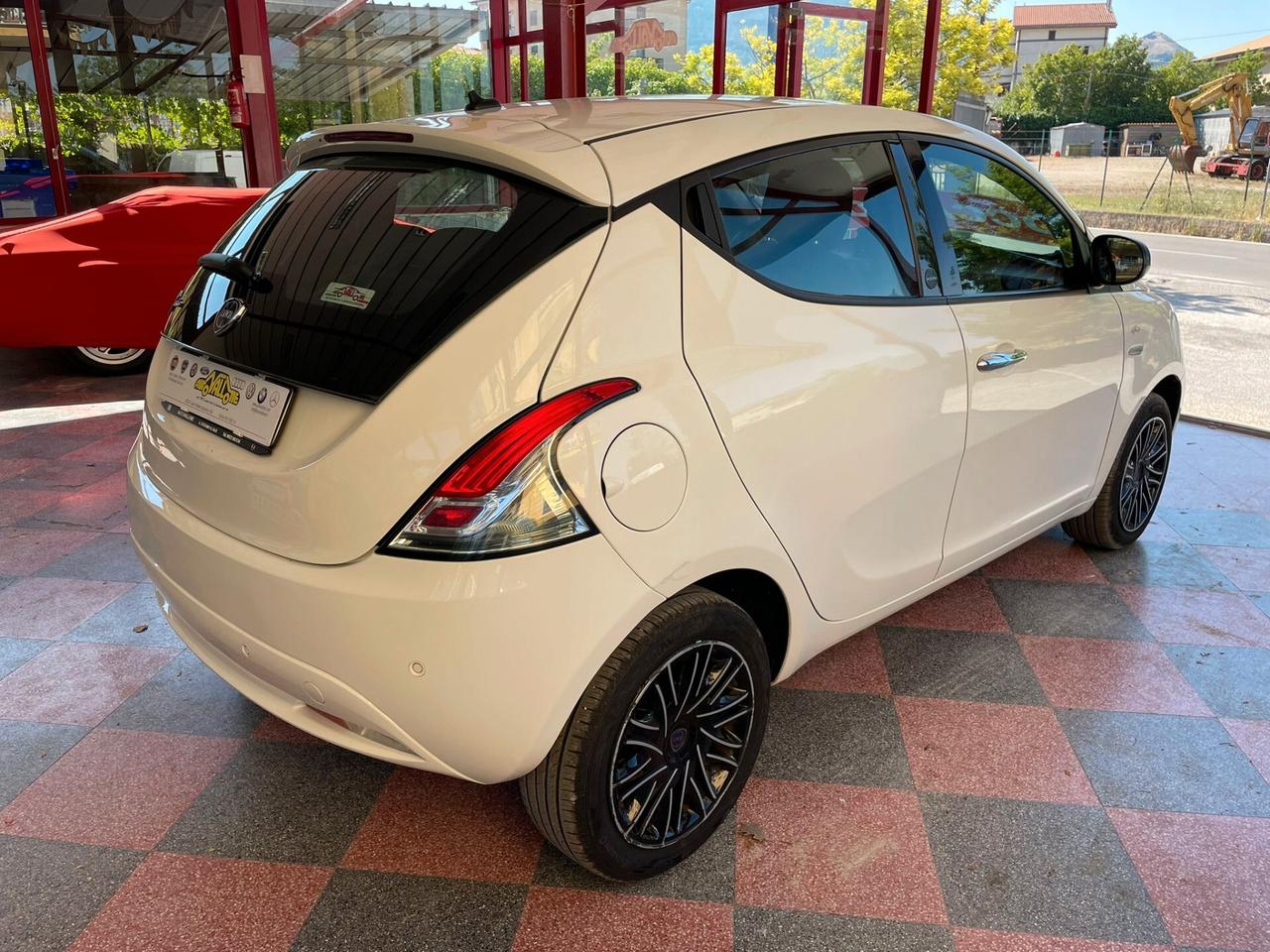 Lancia Ypsilon 1.0 Hybrid Gold