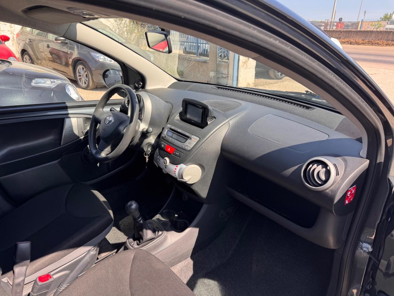Toyota Aygo 1.0 VVT-i 5 porte “NAVI-LED”