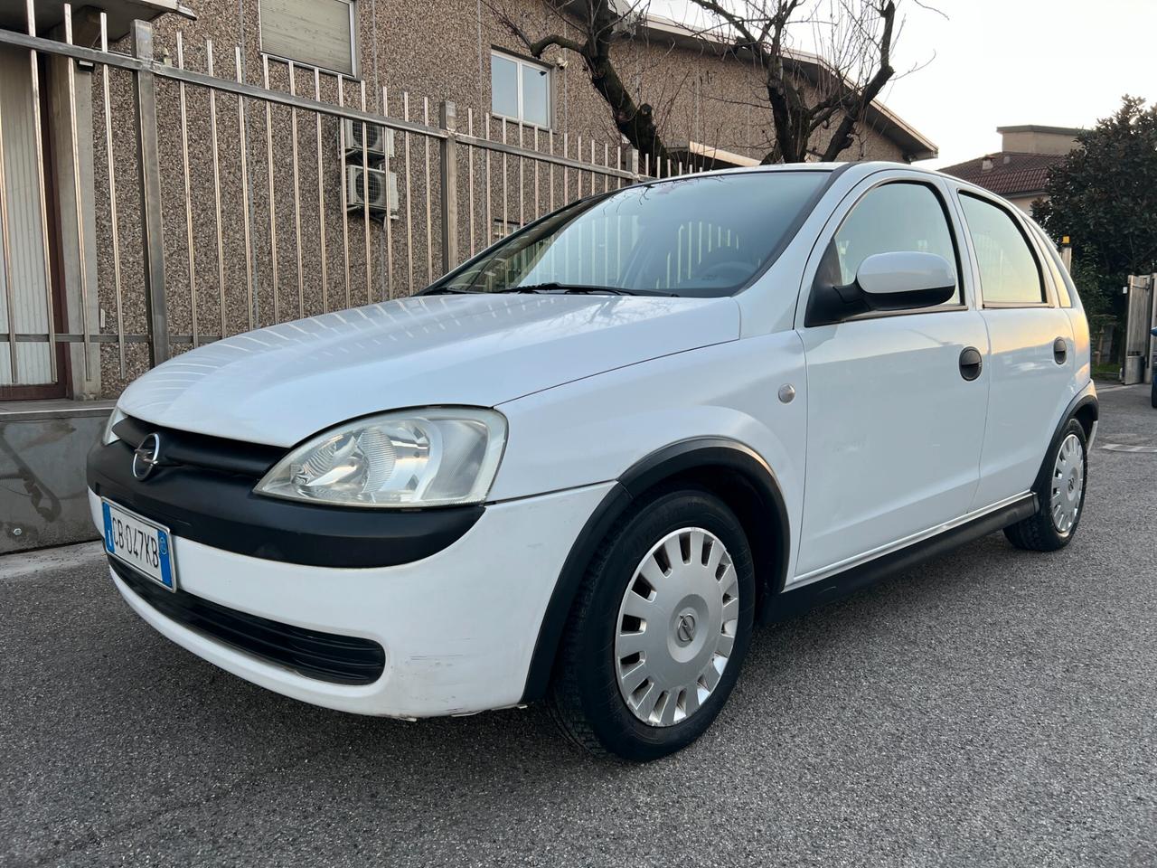 Opel Corsa 1.2i 5 porte Euro 4 adatta a neopatentati