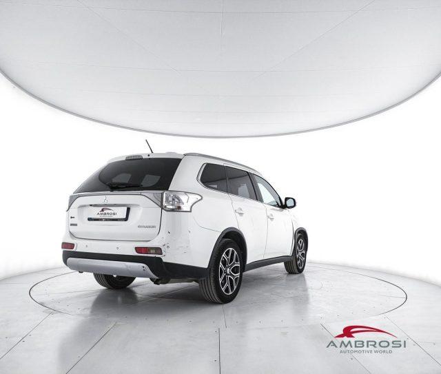 MITSUBISHI OUTLANDER 2.2 DI-D 4WD Instyle 7p. - PER OPERATORI DEL SETTO