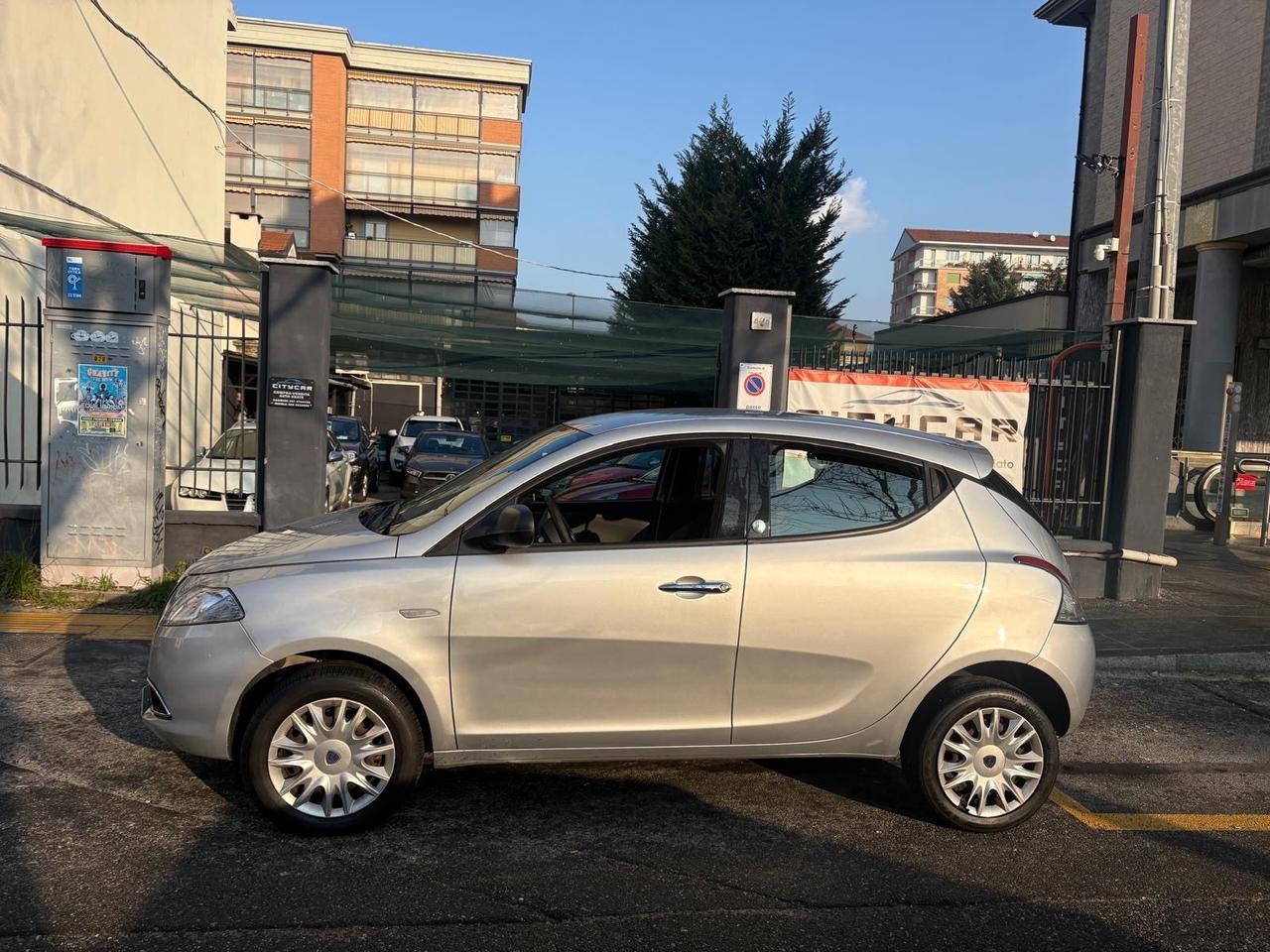 Lancia Ypsilon 0.9 TwinAir 85 CV GAS Ecochic Gold