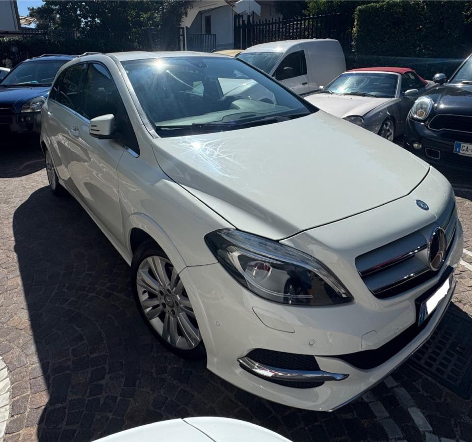 MERCEDES Classe B 200 NGD Premium