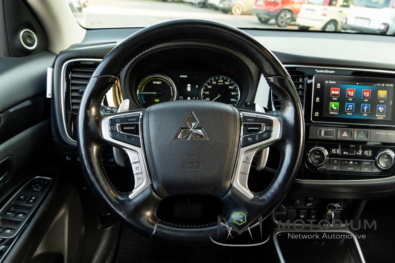 Mitsubishi Outlander 2.0 4WD PHEV Instyle 2018 - PLUG-IN HYBRID