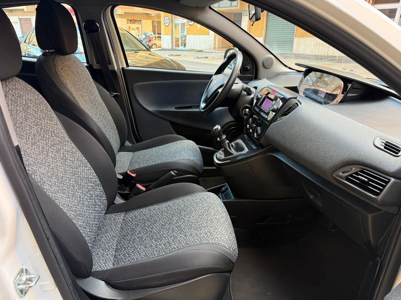 Lancia Ypsilon 1.2 69 CV 5 porte GPL Ecochic Gold