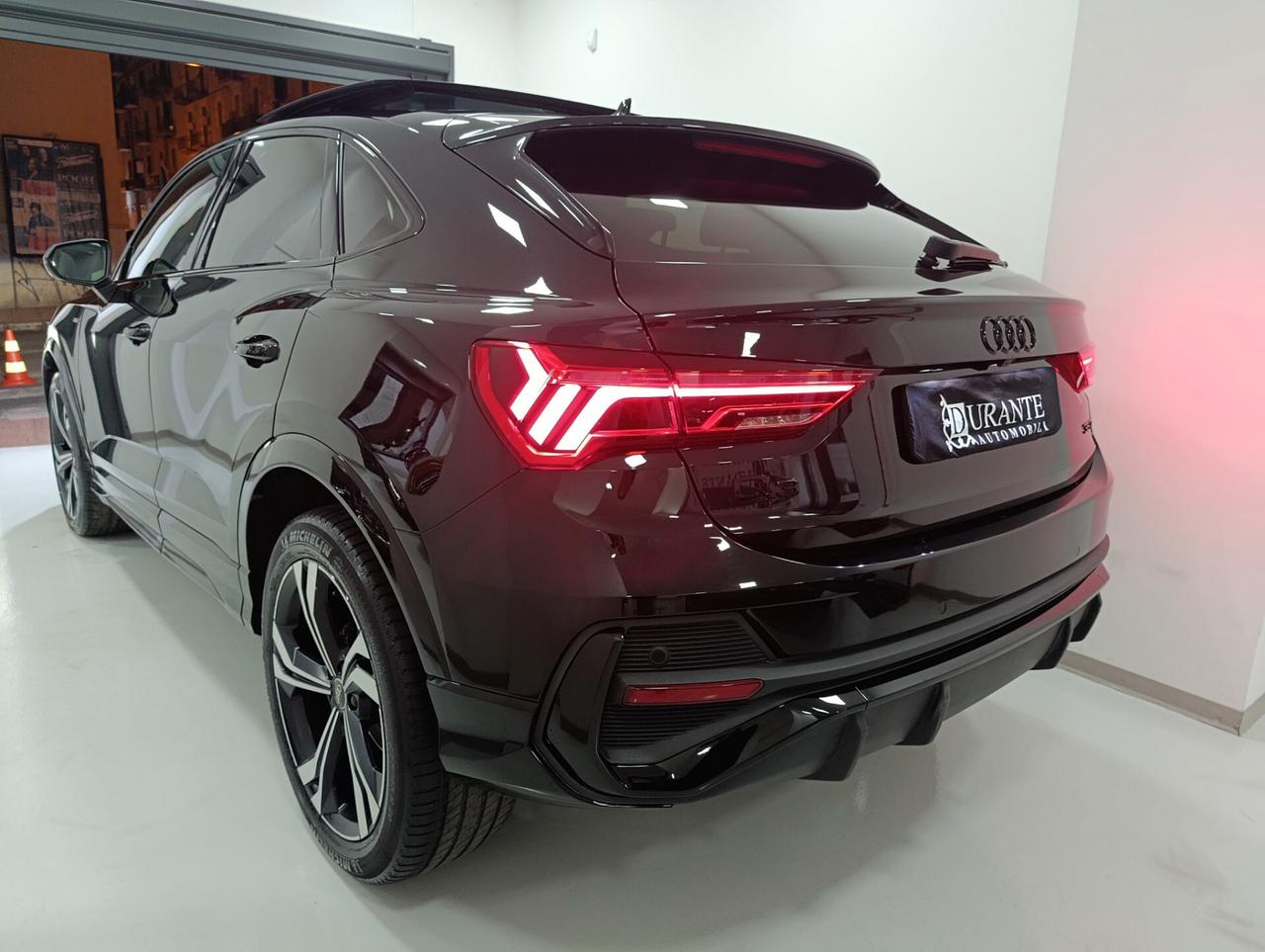 Audi Q3 35 TDI S tronic Identity Black