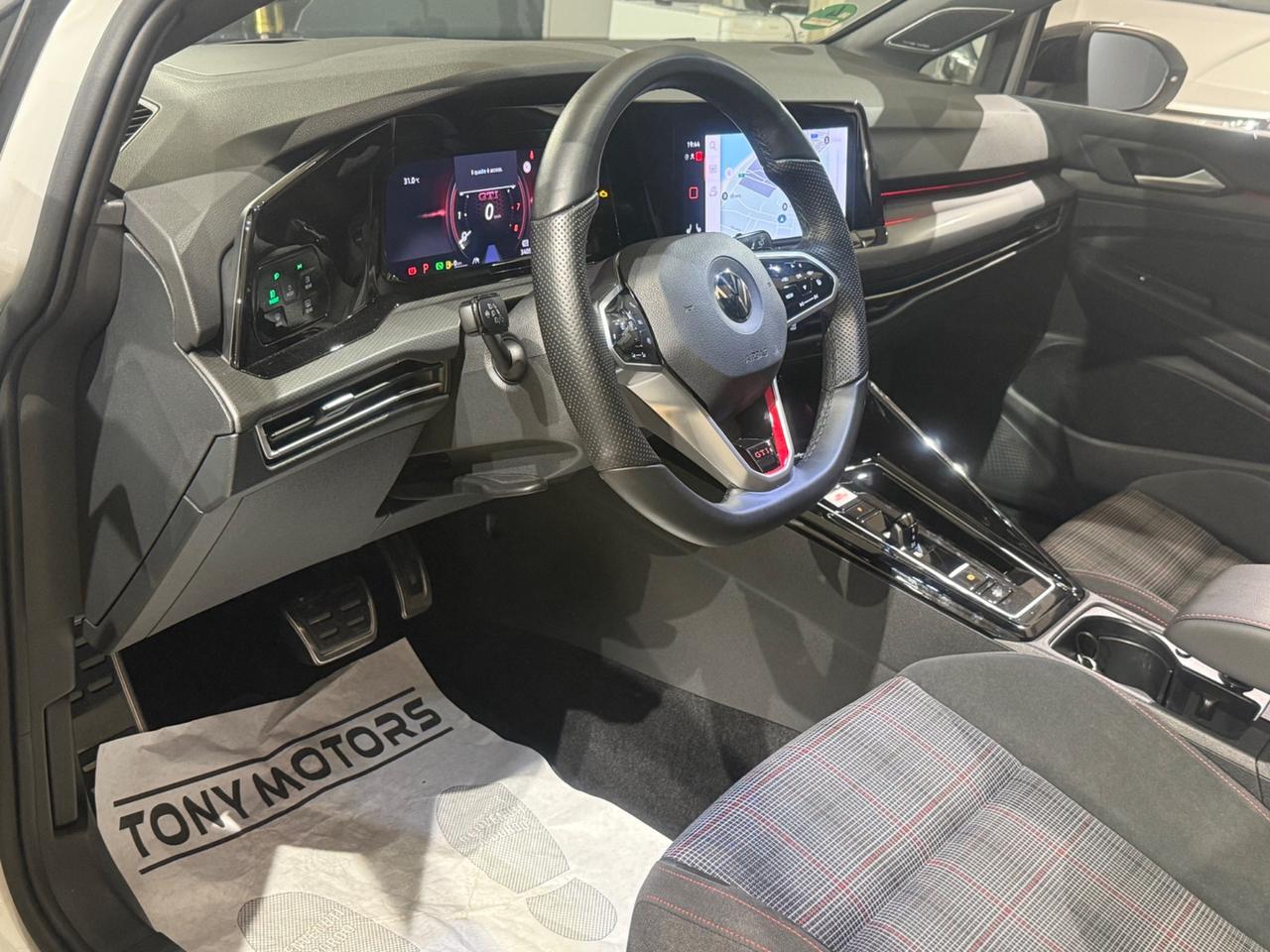 Volkswagen Golf GTI 2.0 TSI BlackStyle