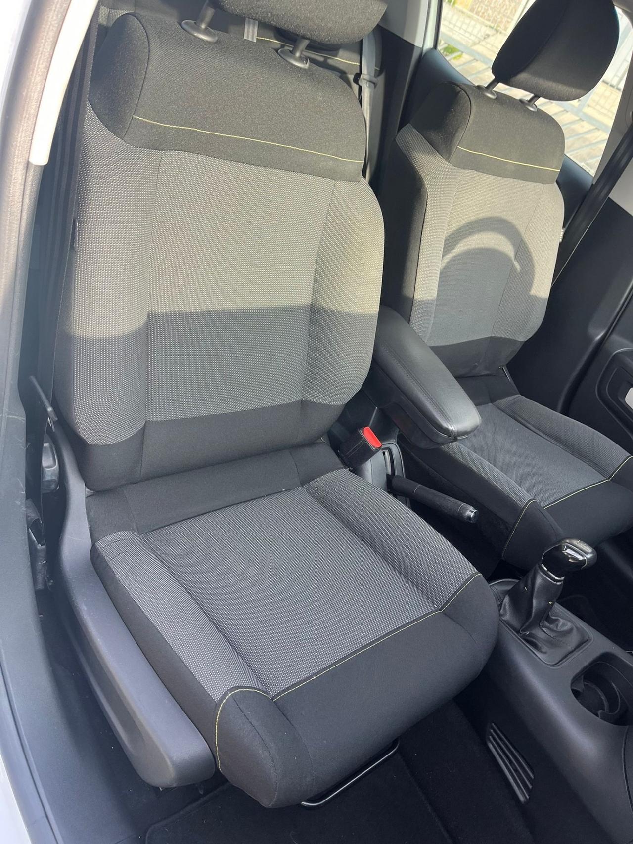 Citroen C3 BlueHDi Shine abbinata a Carrattrezzi