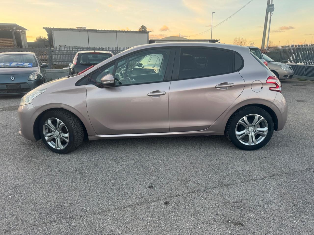 Peugeot 208 1.4 HDi 68 CV 5 porte Allure
