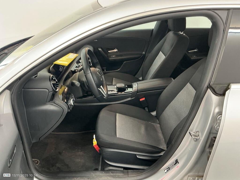 Mercedes-benz CLA 180 180D 116CV AUTOMATIC BUSINESS SOLUTION ( NAVI PREMIUM - PARK ASSISTANT ) CC. 1950