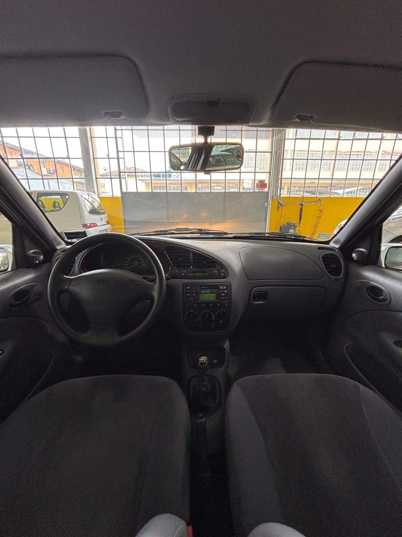 Ford Fiesta 1.2i 16V cat 5 porte Ghia