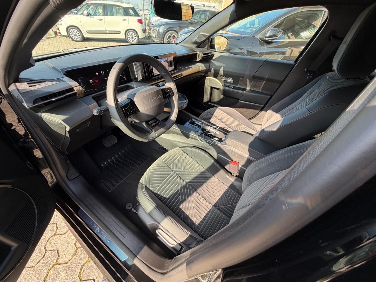 Lancia Ypsilon Hybrid e-DCT LX