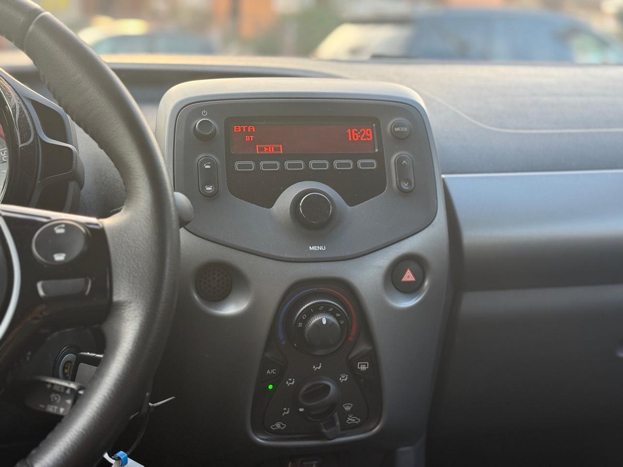 Toyota Aygo Connect 1.0 5 porte x-play + GARANTITA