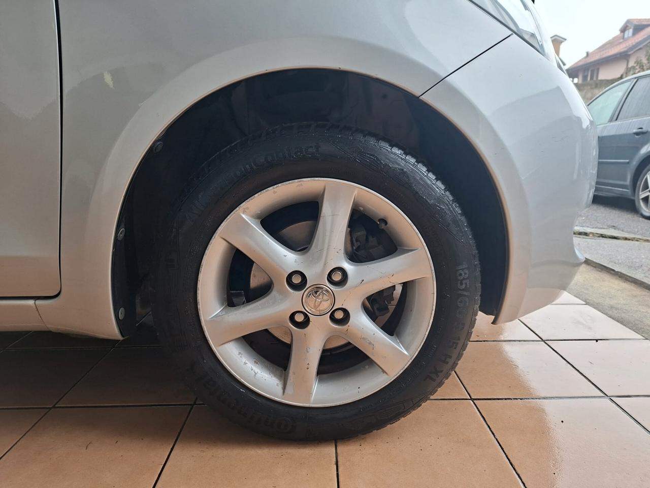 Toyota Yaris 5p 1.0 Sol, navi, telecamera, bluetooth.