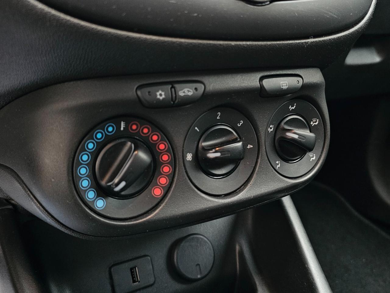 Opel Corsa 1.4 90CV GPL Tech 5 porte b-Color