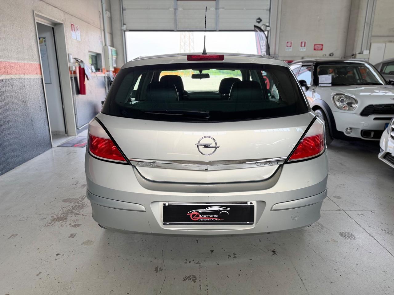 Opel Astra 1.6 16V Twinport 5 porte Cosmo GANCIO TRAINO