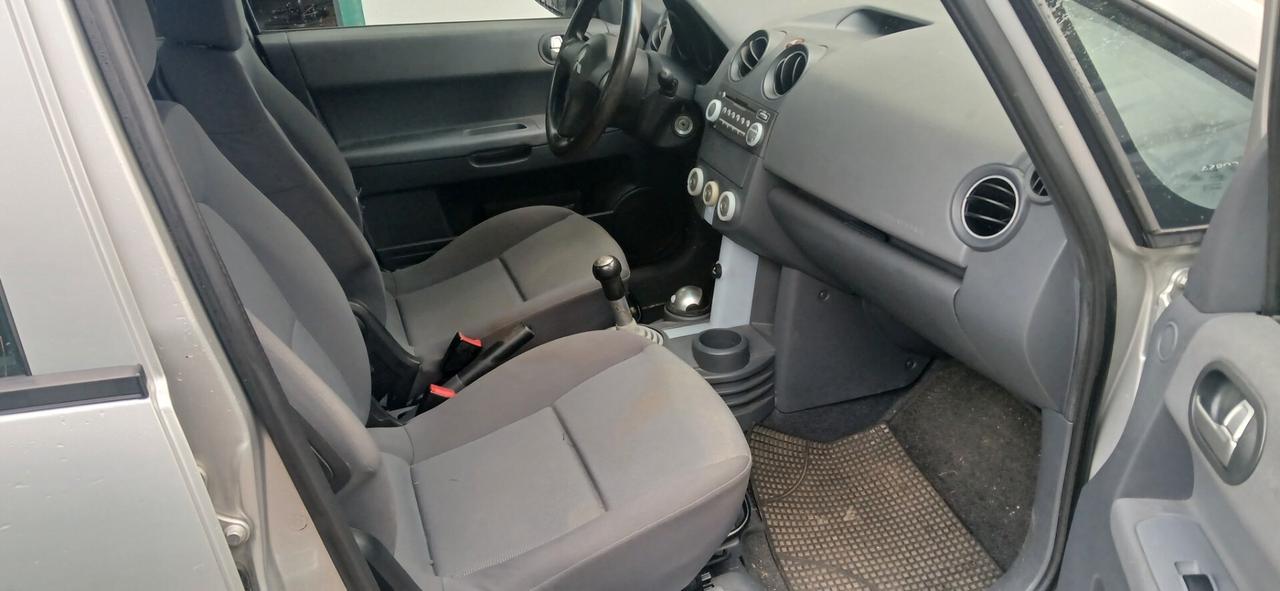 Pochi km Mitsubishi 1300 benzina neopatentati