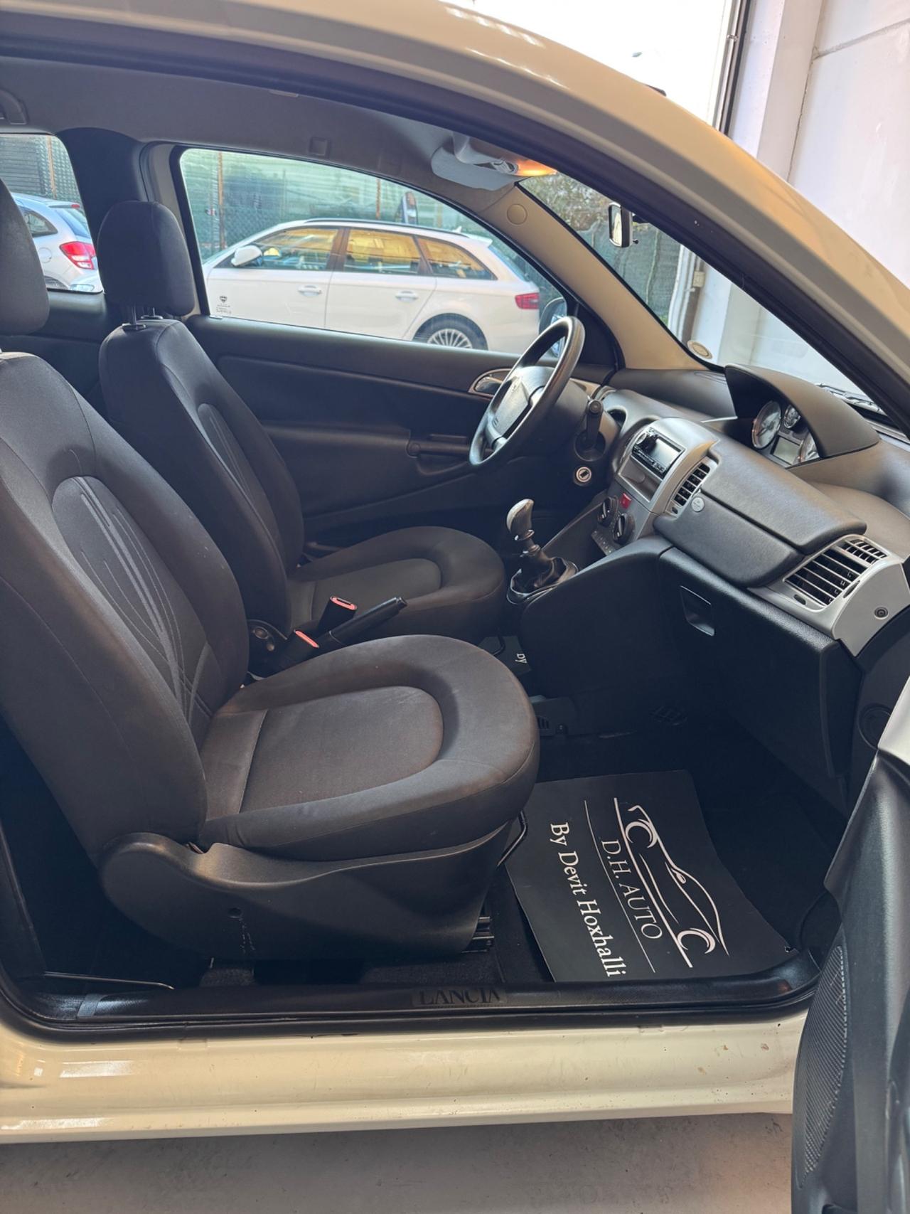 Lancia Ypsilon 1.2 69 CV Unyca