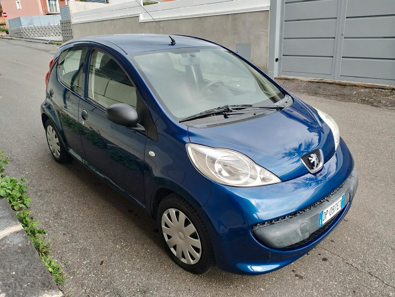 Peugeot 107 1.0 68CV 5p. Sweet Years 2Tronic