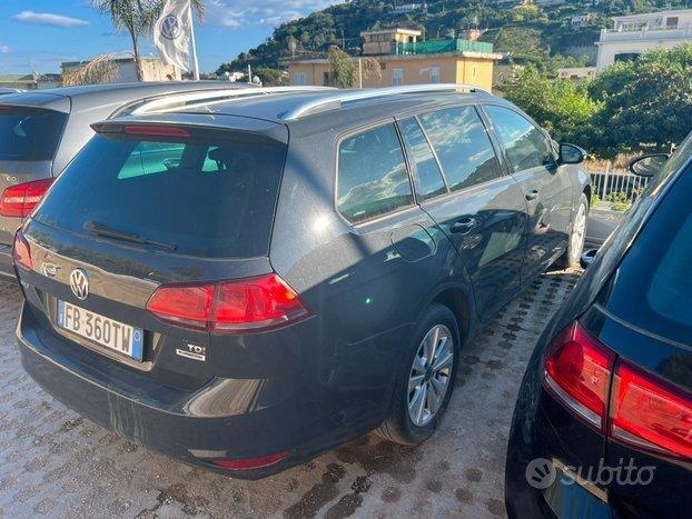 Volkswagen Golf 1.6 Tdi 105 cv Stescion anno 2016