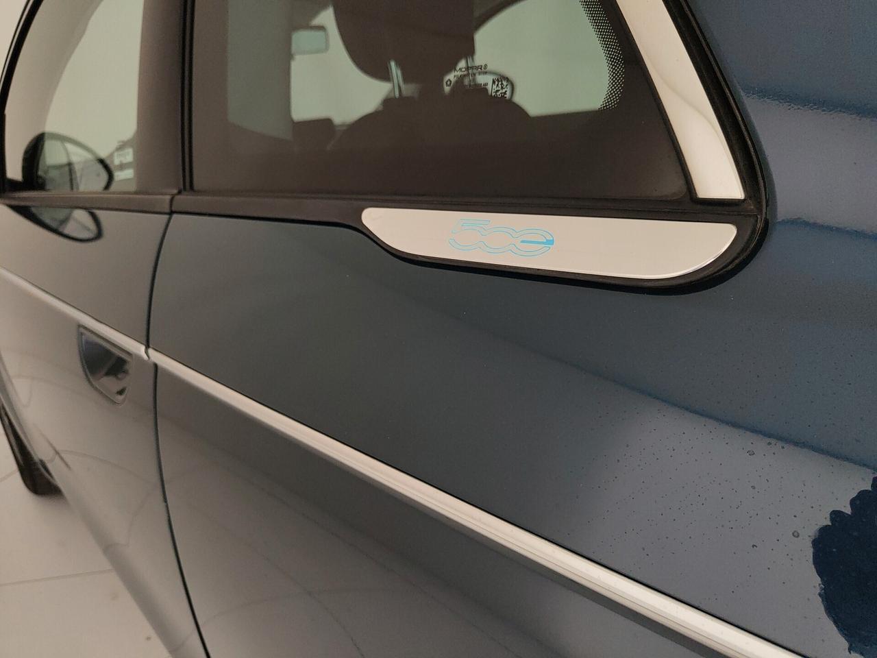 Fiat 500e Berlina 42 kWh La Prima