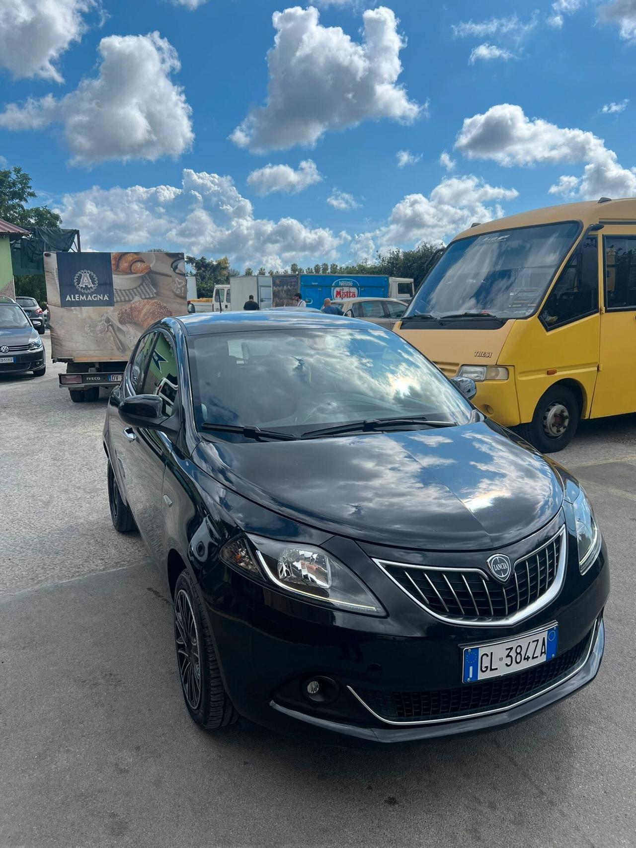 LANCIA YPISILON ANNO 2022 IBRIDA
