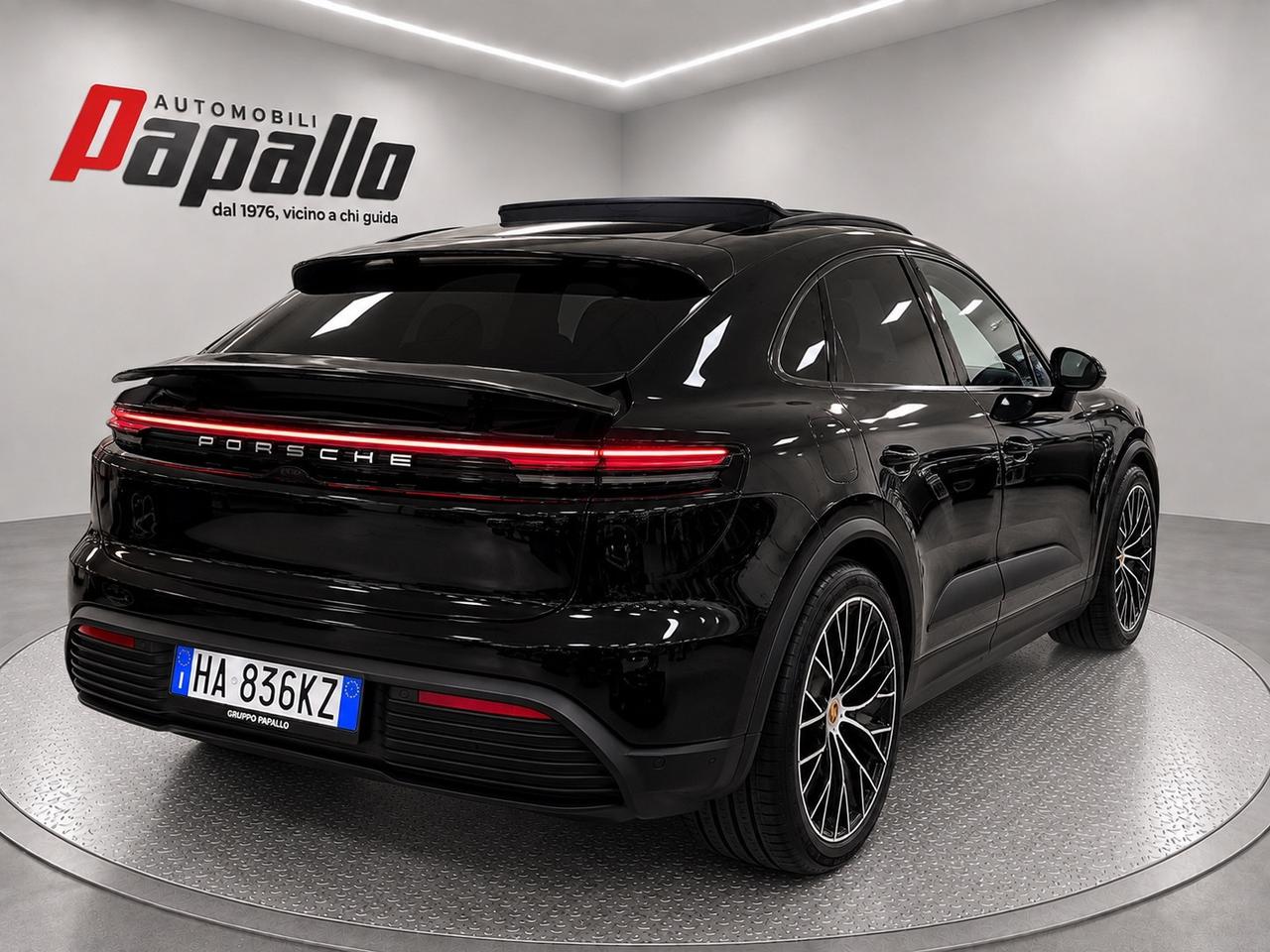 Porsche Macan EV 4