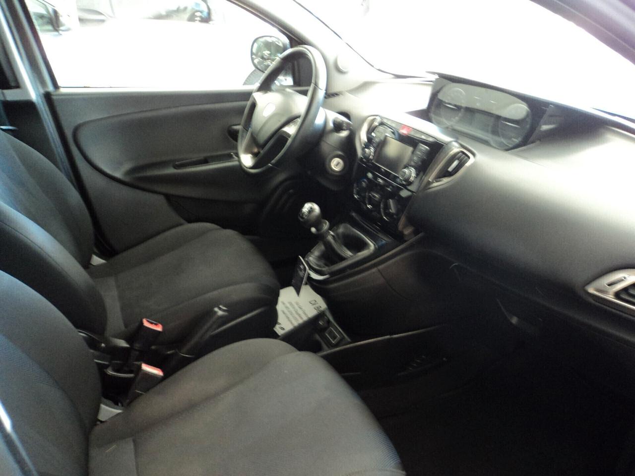 Lancia Ypsilon 1.2 69 CV 5 porte Gold