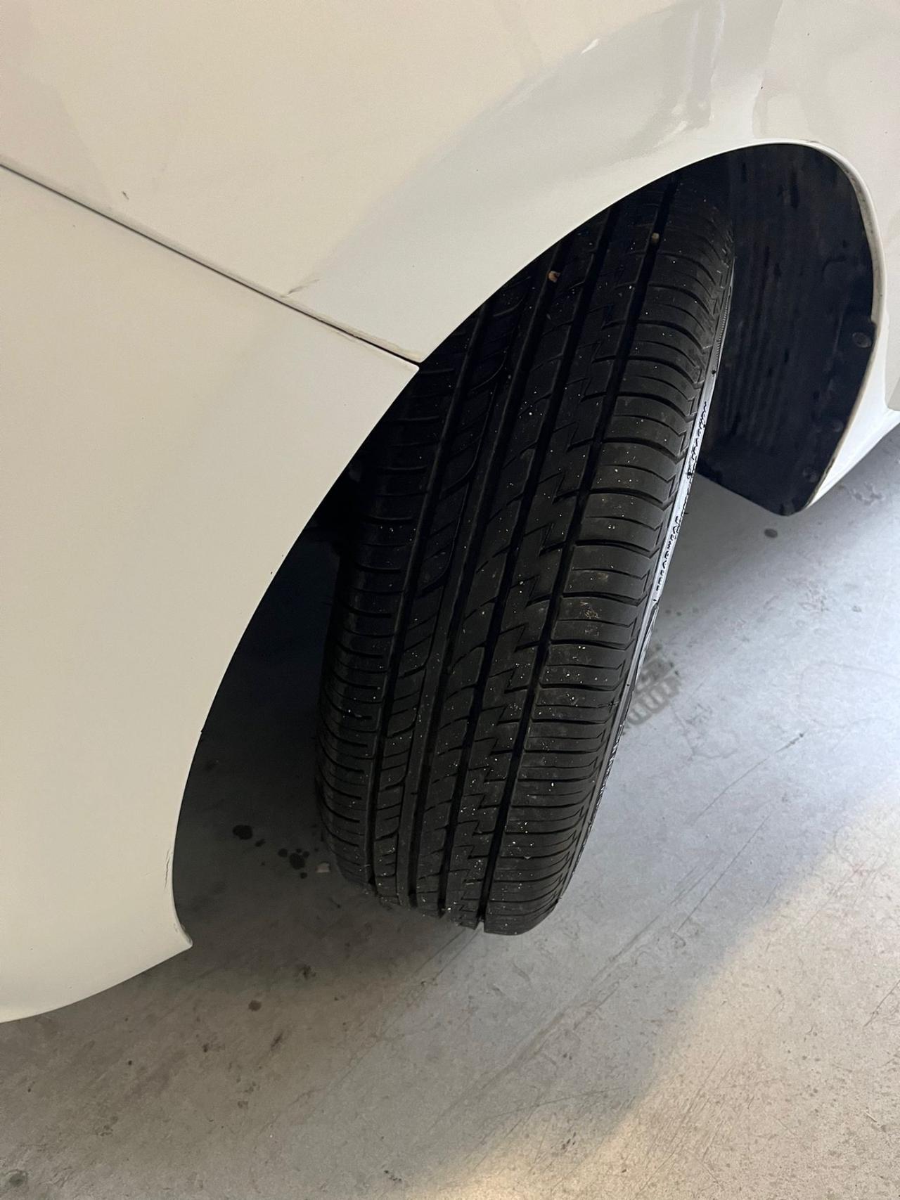 PACCHETTO Hyundai I10 Ford Fiesta Verde