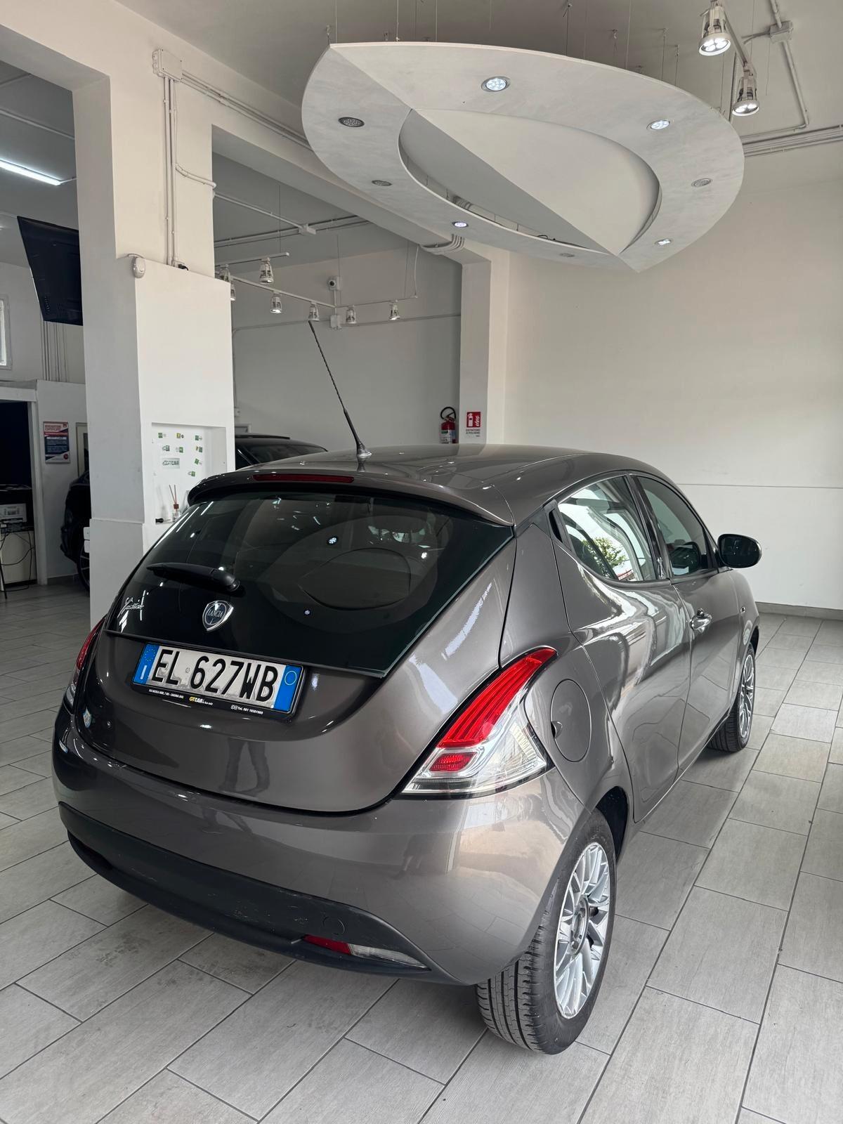 Lancia Ypsilon 1.2 69 CV 5 porte GPL Ecochic Gold
