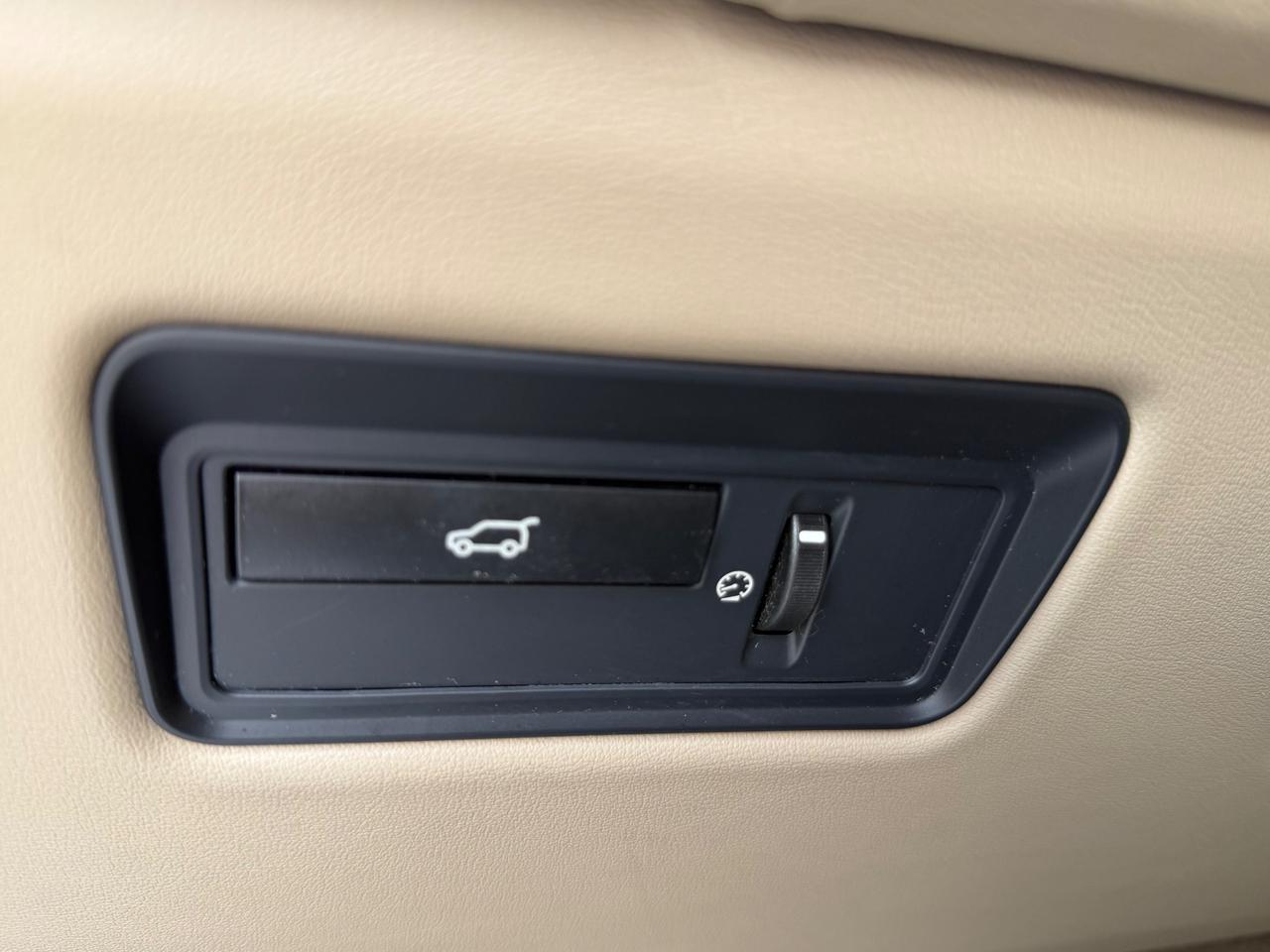 Land Rover Range Rover Vogue 3.0TDV6 black edition