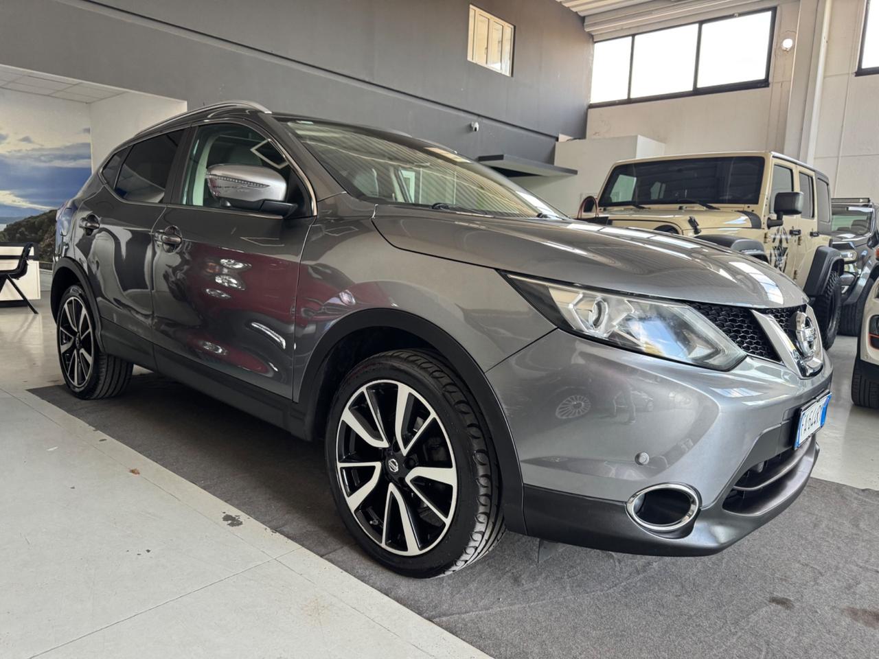 Nissan Qashqai 1.6 dCi tetto/camera