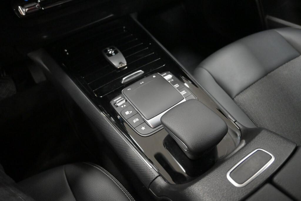 MERCEDES GLA 180D 115CV BUSINESS *2022