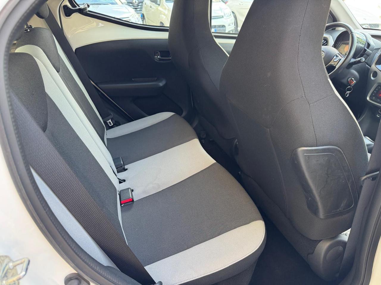 Toyota Aygo 1.0 VVT-i 69 CV 5 porte x-business MMT
