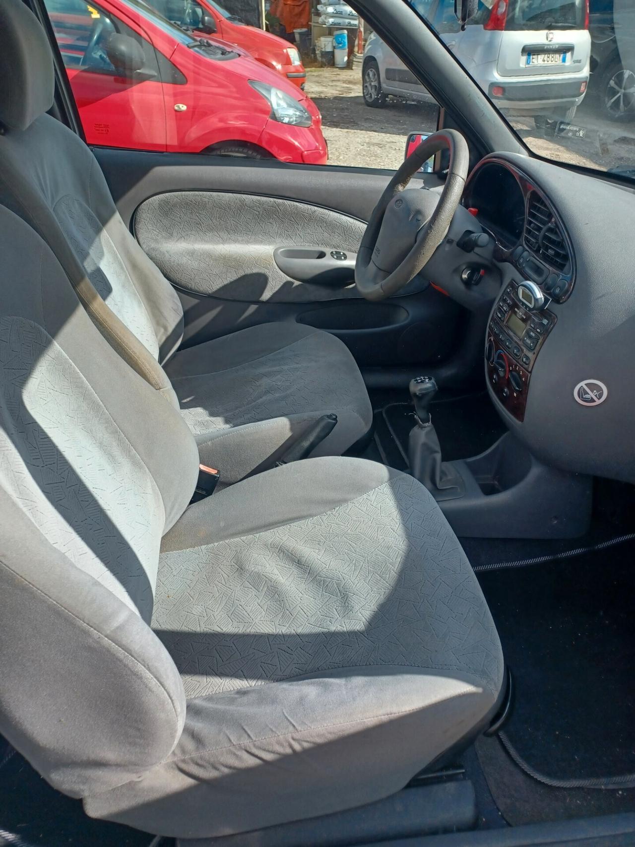 Ford Fiesta 1.2i 16V cat 3 porte Ghia