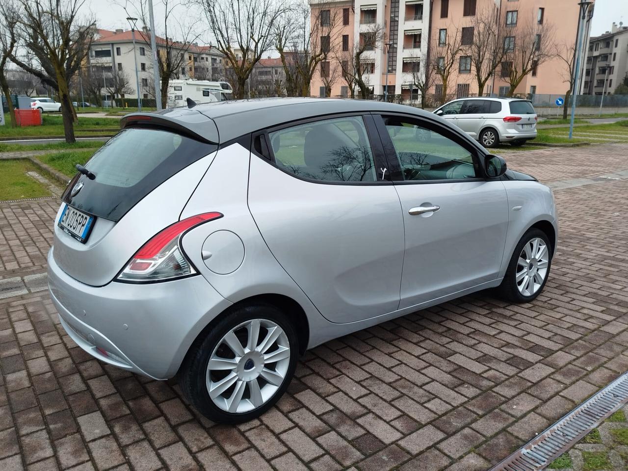 Lancia Ypsilon 1.2 69 CV Unyca