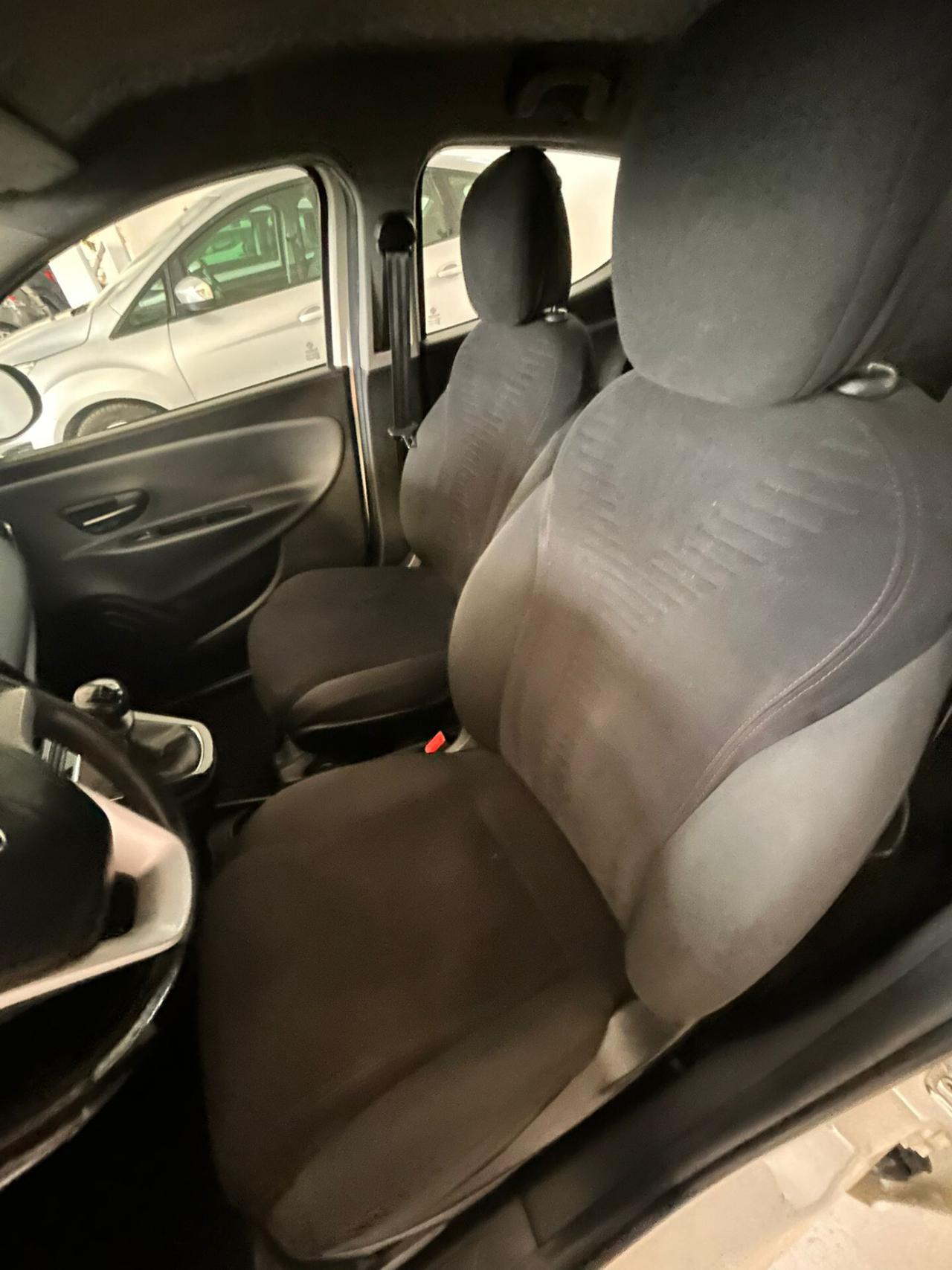 Lancia Ypsilon 1.2 69 CV 5 porte S&S Silver