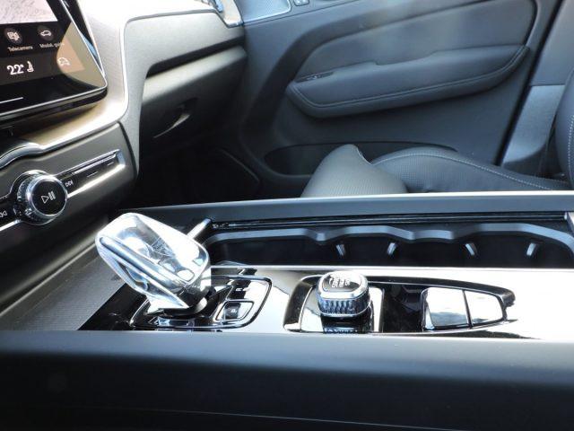 VOLVO XC60 B5 (benzina) AWD ULTRA DARK AUTOMATICA AZIENDALE