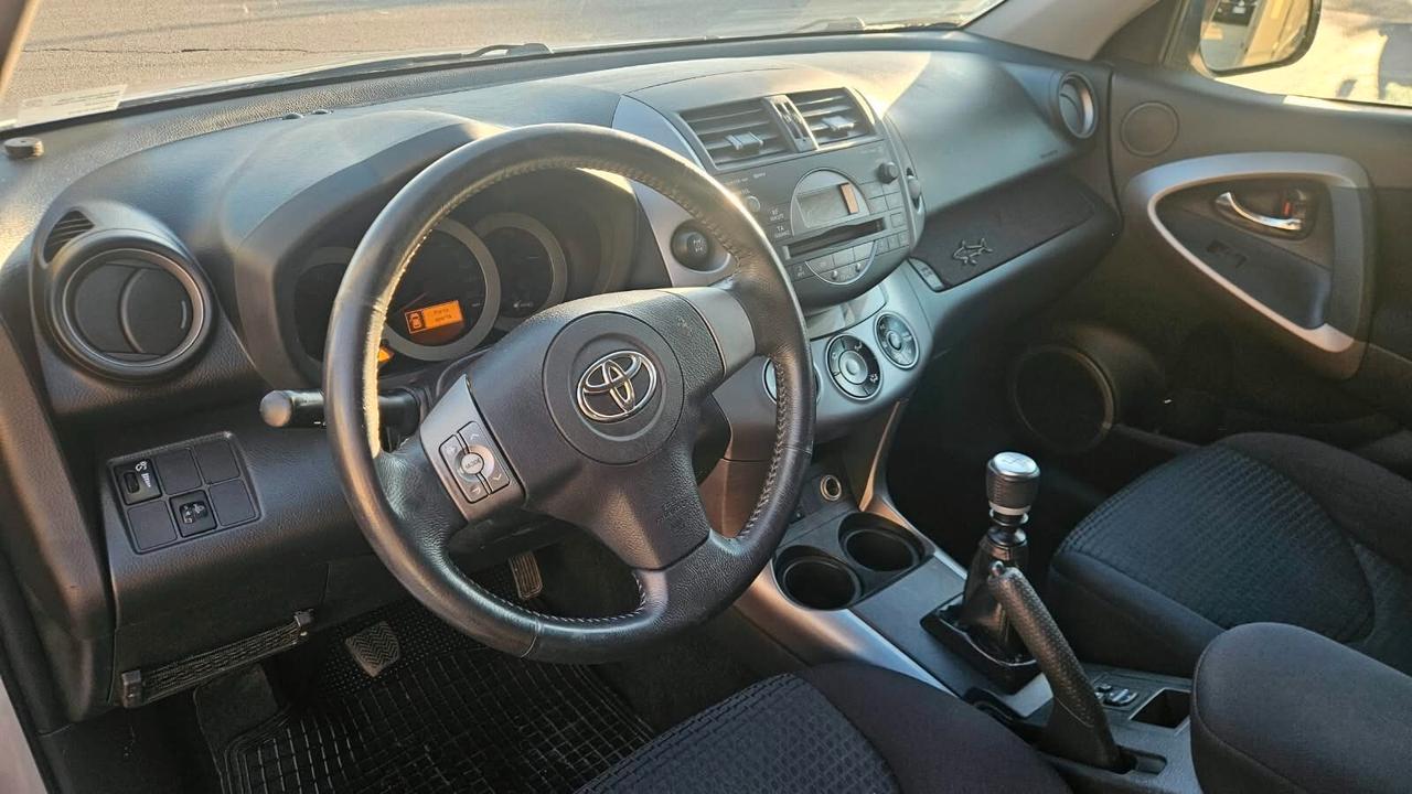 Toyota RAV4 2.2 D-4D 136 CV Luxury