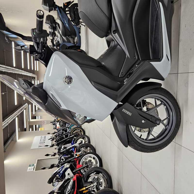 Yamaha X-Max 300 Tech Max - 2025