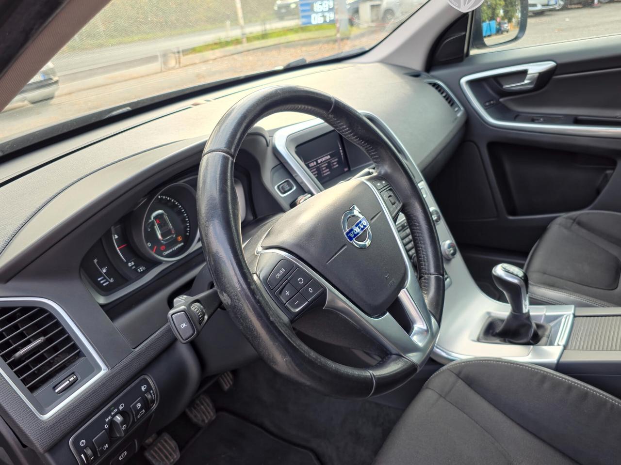 Volvo XC 60 XC60 D3 Geartronic R-design 2017-E6 Manuale