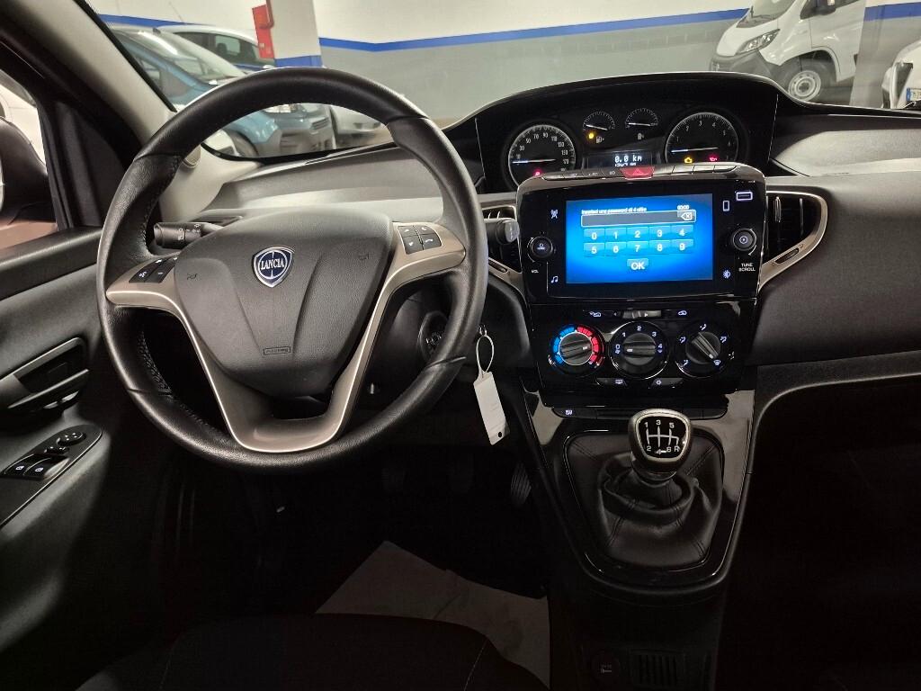 Lancia Ypsilon 1.0 FireFly 5 porte S&S Hybrid Gold