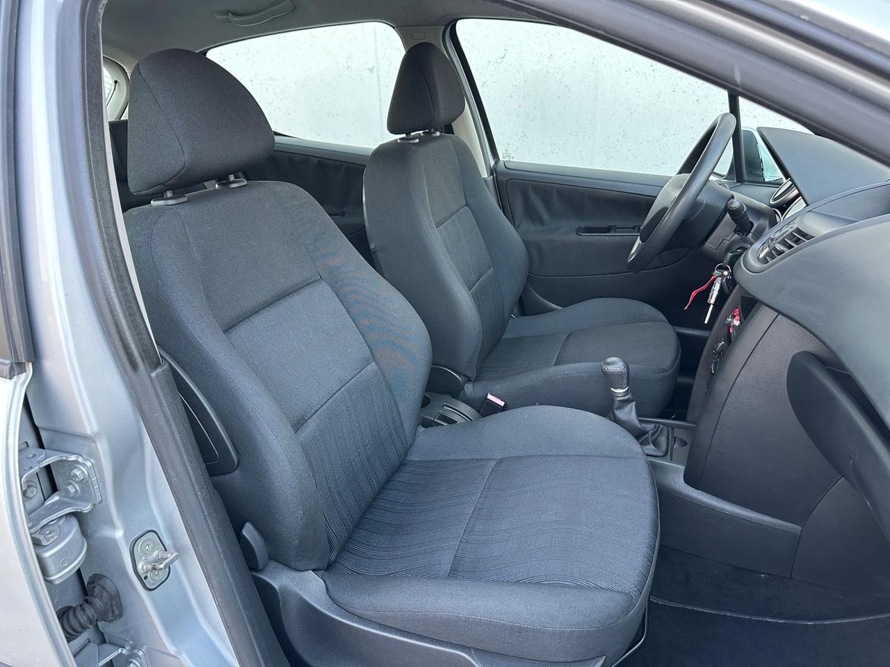 Peugeot 207 1.4 8V 75CV 5p. X Line